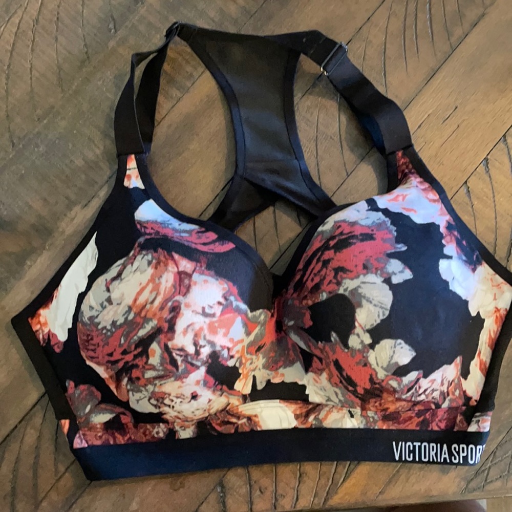 Floral sports bra with 36D cup, adjustable straps